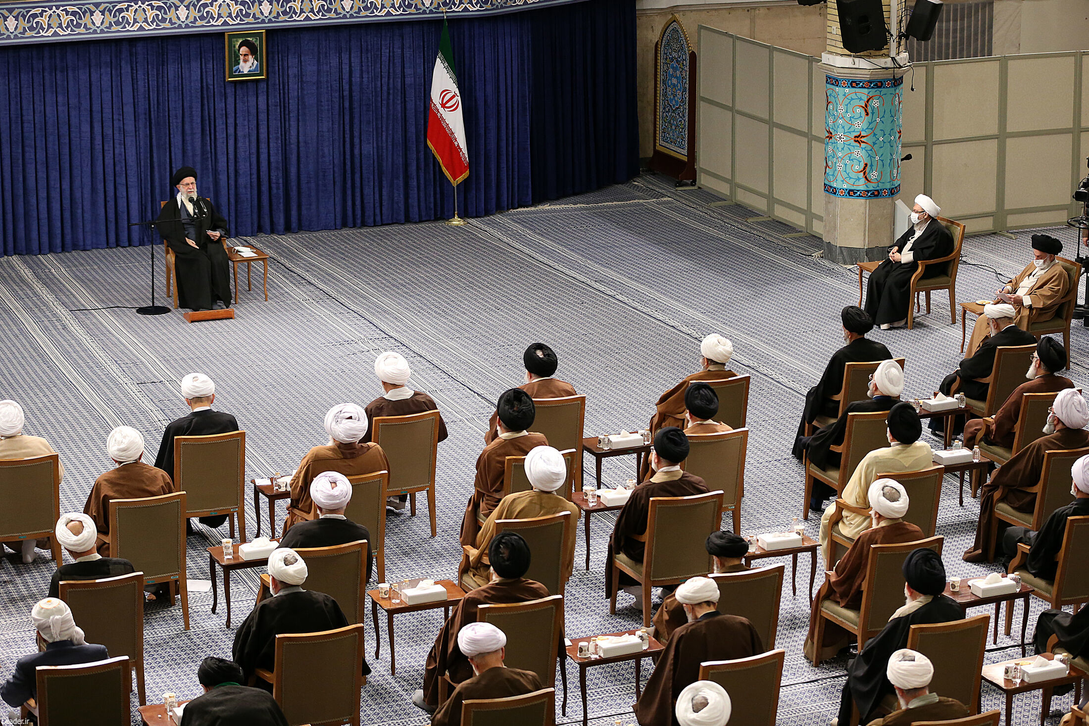 عکسی از حسن روحانی در دیدار با رهبر انقلاب