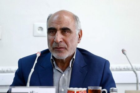 فعال سیاسی اصولگرا: میرحسین موسوی اعتقادی به نظام جمهوری اسلامی ندارد/ خاتمی که لباس پیغمبر بر تن دارد، چرا علیه نظام اسلامی بیانیه می‌نویسد؟