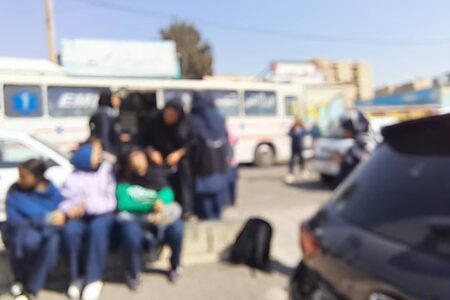 روایت یکی از دانش‌آموزان مدرسه در بلوار فردوس تهران: با چشم خودم دیدم چیزی از پنجره به داخل کلاس انداختند / مرگ را جلوی چشمم دیدم