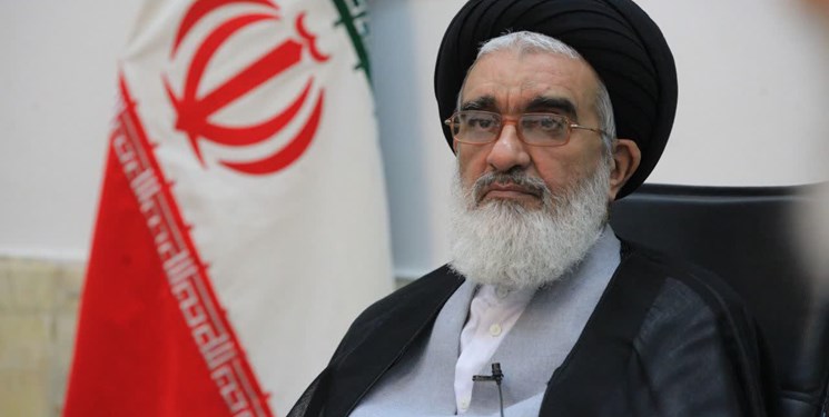 امام جمعه قم: مسائل اقتصادی نباید مانع فرزندآوری شود