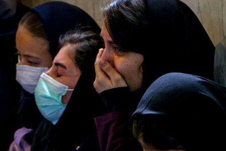 نماینده مجلس: علوم پزشکی قم اعلام کرده سم استفاده شده در مسمومیت‌های سریالی عوارض موقت در سیستم گوارشی و عصبی خواهد داشت