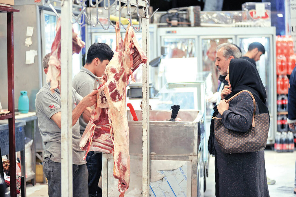 گرو گذاشتن انگشتر نقره برای خرید ۱۰۰ گرم گوشت/ فروشنده گوشت: مردم گوشت های دوریز را می‌خرند و به خانه می‌بَرند