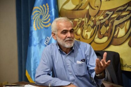 فعال سیاسی اصولگرا: از جاهای خیلی بالا به رئیسی گفتند کابینه اش را تغییر دهد اما گوش نکرد