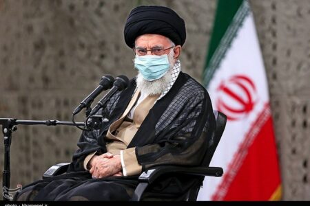 آیت‌الله خامنه‌ای: دشمن نمی‌تواند جامعه کارگری را مقابل نظام قرار دهد