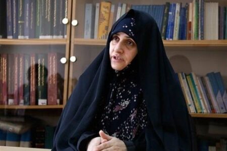 محمد مهجری خطاب به رئیسی: هَمسرتان را به عنوان وزیر آموزش و پرورش معرفی کنید تا بقیه دولت از دستش خلاص شود
