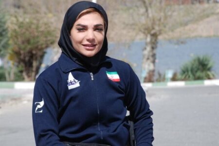 شورای شهر به نایب قهرمان پاراقایقرانی آسیا «کتری و قوری» جایزه داد