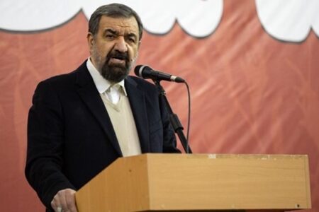 محسن رضایی: زندگی ما قبل از انقلاب زندگی نبود بلکه وابستگی بود / نیروهای انقلابی آمده‌اند تا خرابه‌های گذشته را که ناشی از تردید در ادامه راه شهدا بود، اصلاح کنند