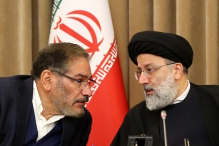 فعال سیاسی اصولگرا: رئیسی ۲ سال آقای شمخانی را تحمل کرد