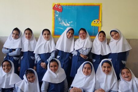 معاون پارلمانی آموزش و پرورش: شاید در آینده حجاب در مدارس ابتدایی دخترانه حذف شد
