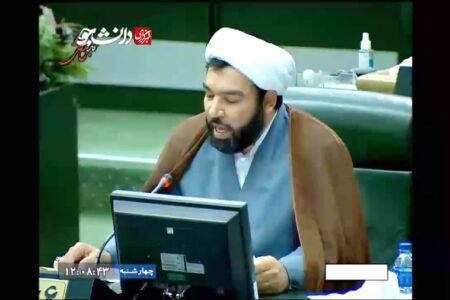 افشاگری نماینده مجلس درباره انتخابات هیئت رئیسه مجلس انقلابی/ حجت‌الاسلام سبزی: با یک تبلت یا یک پک هدیه و چادر دارند رای جمع می‌کنند