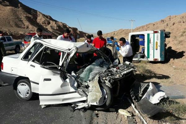 مصدومیت ۵ نفر در واژگونی پژو روآ در جرقویه
