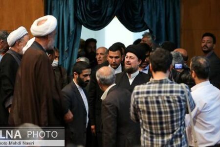 محافظان سیدحسن خمینی خبرنگاران را کتک زَدند