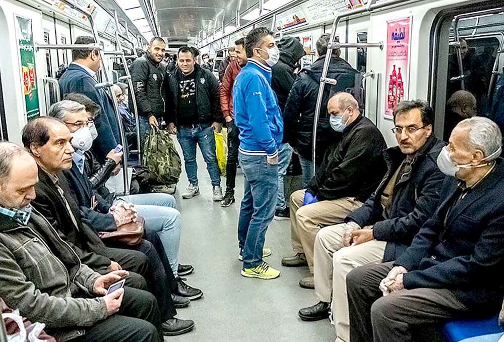 رضا پهلوی در متروی تهران/ تصویر