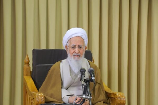 آیت‌الله جوادی‌آملی: حوزه ها اگر استقلال خودشان را حفظ کنند مردم هم به آنها احترام می گذارند/ روحانیت نباید تابع دولت باشد