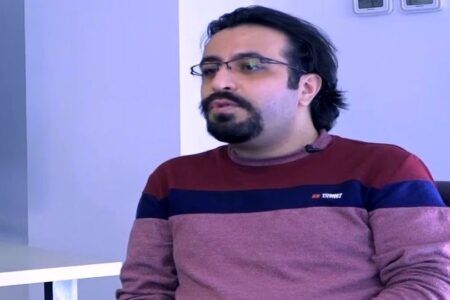 یک روزنامه‌نگار به دو سال زندان محکوم شد