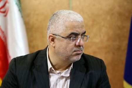 نماینده مجلس دهم: دولت رئیسی در چشم مردم نگاه می‌کند و دروغ می‌‌گوید