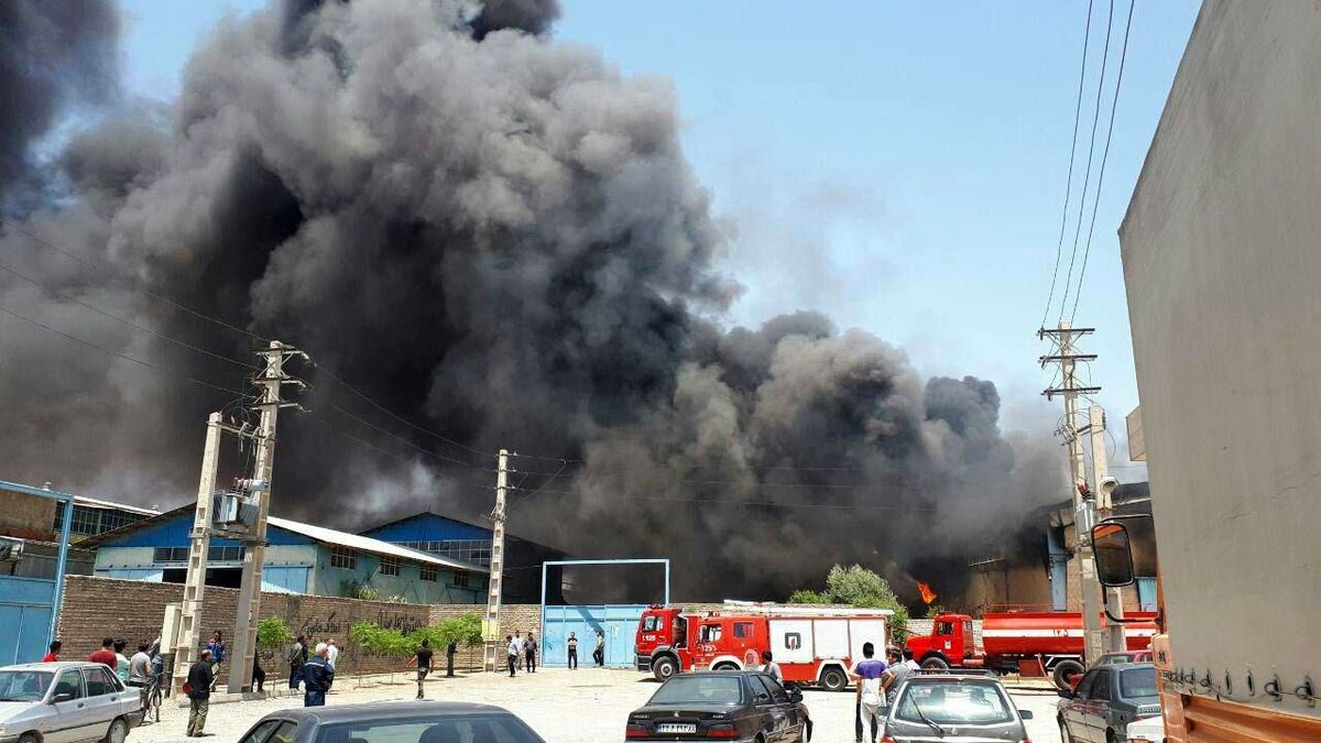 آتش‌سوزی گسترده در بازار تهران/ FILM