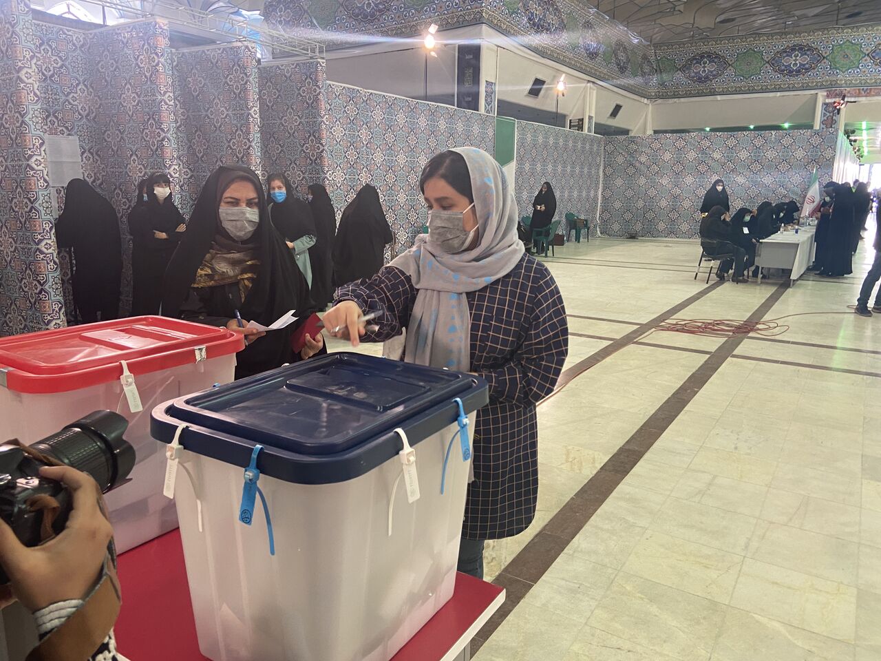عباس عبدی: مشارکت مردم تهران در انتخابات زیر ۱۵درصد خواهد بود
