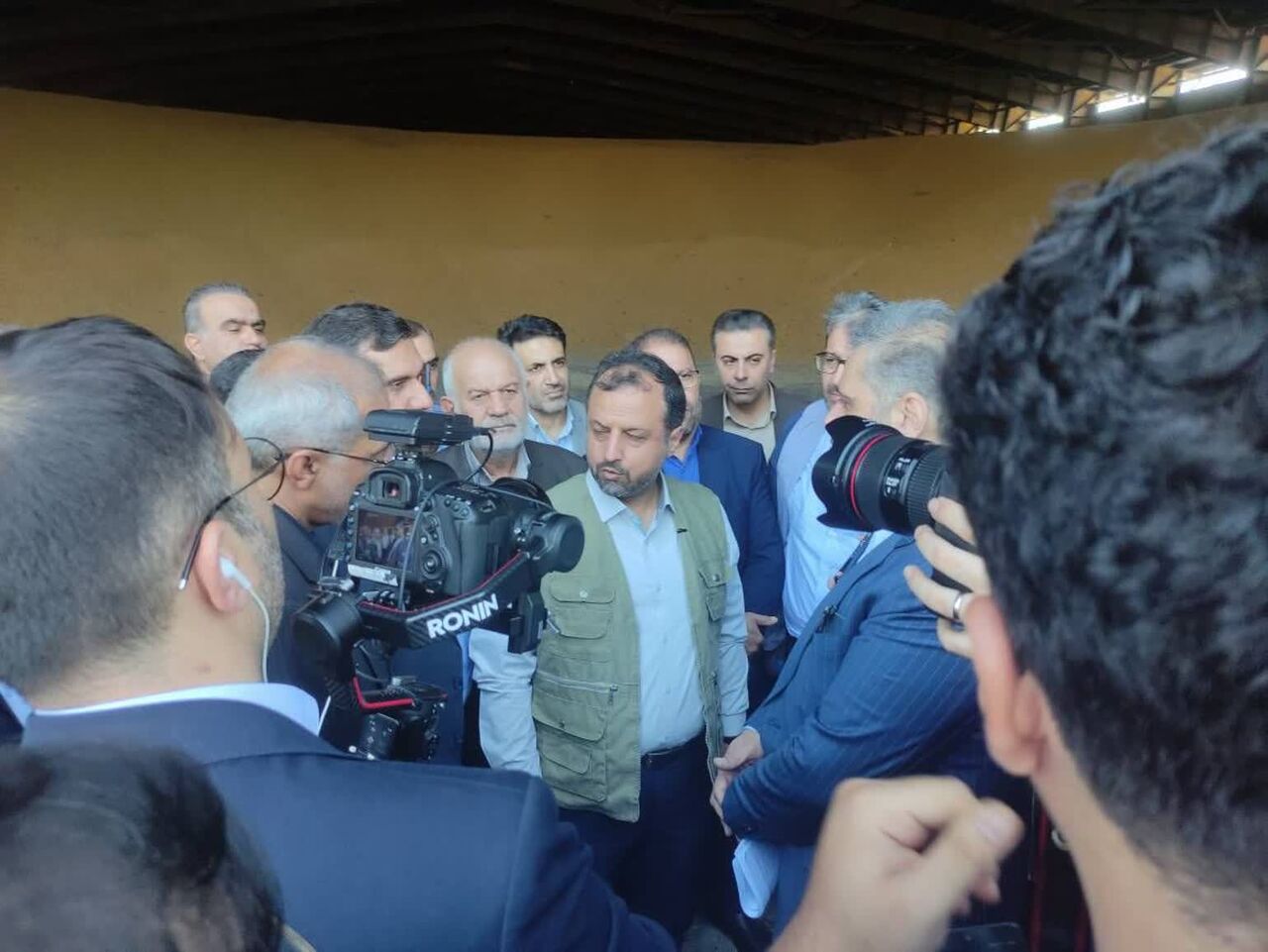 وزیر اقتصاد: تخلیه کالاهای ذخیره شده در انبارهای بندر امام(ره) با سرعت انجام شود