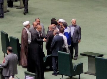 تشنج در مجلس در بدو ورود وزیر کشور به صحن/ نماینده اردبیل: به نشانه اعتراض صحن را ترک می‌کنم
