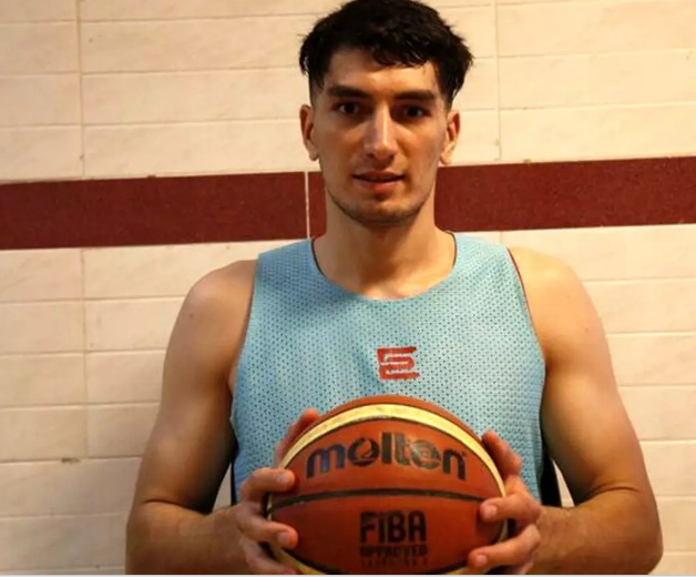 دست بسکتبالیست ایرانی سوژه FIBA شد/FILM