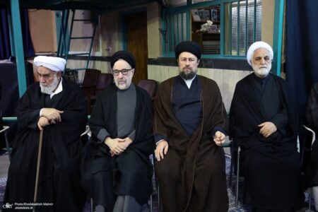 کیهان: انتشار عکس‌ خاتمی در کنار محمدی‌گلپایگانی و اژه‌ای «مهندسی» شده بود