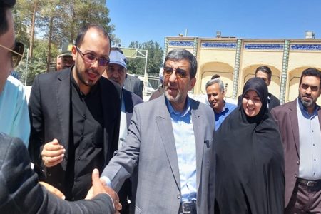 تاکید وزیر میراث فرهنگی بر رونق گردشگری در نایین