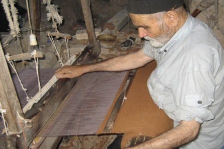 ضرغامی: بازار صادرات عبای نایین را فراهم می‌کنیم