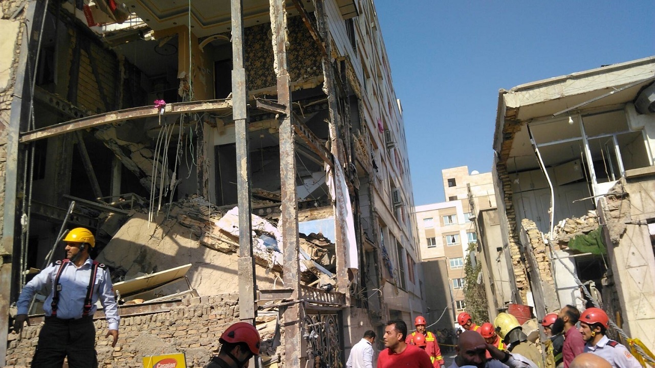 یک انفجار مهیب در محله جوانمرد قصاب / ۱۲ نفر از زیر آوار بیرون آورده شدند