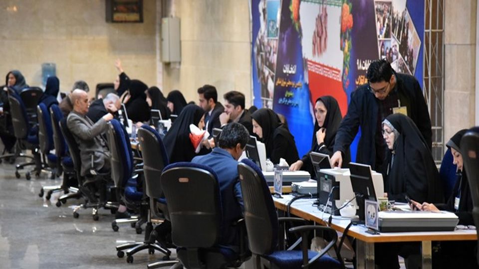 ۶ اصلاح‌طلب تاکنون خبر خبرگزاری فارس را تکذیب کردند/ سیاوشی: دروغ می‌گویند، در انتخابات ثبت‌نام نکرده‌ام