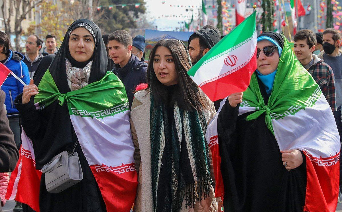روزنامه صداوسیما: تعداد زنان چادری از تعداد زنان بی حجاب در جامعه خیلی بیشتر است