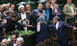 کیهان: سلفی نمایندگان با موگورینی باعث شد غرب از برجام خارج شود