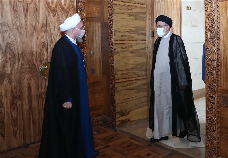 کیهان: رئیسی نجابت به خرج می‌دهد که بدهی‌های دولت روحانی را نمی‌گوید