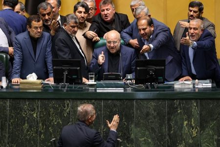 نماینده مجلس: گزارش کمیسیون تلفیق درباره برنامه هفتم توسعه را قبول ندارم/ قالیباف بررسی لایحه برنامه را متوقف کند