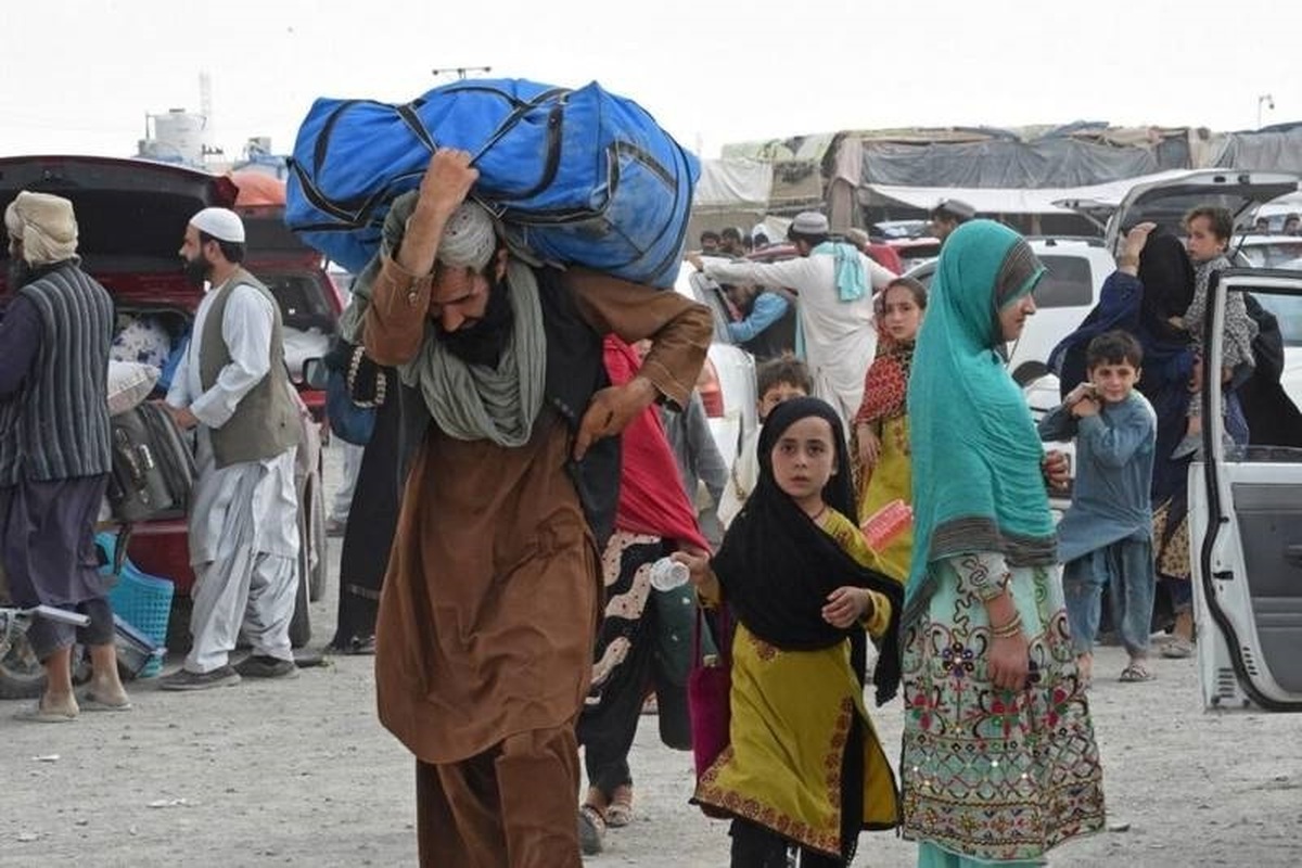 عباس عبدی: مخالفت با مهاجران افغان‌ در ایران نژادپرستی نیست، بیگانه‌ستیزی است