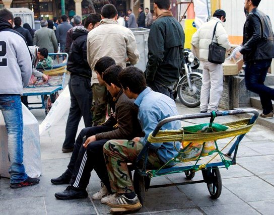 روزنامه جمهوری اسلامی: به مردم می‌گویند برای حل مشکلات اقتصادی نماز جعفر طیار بخوانید