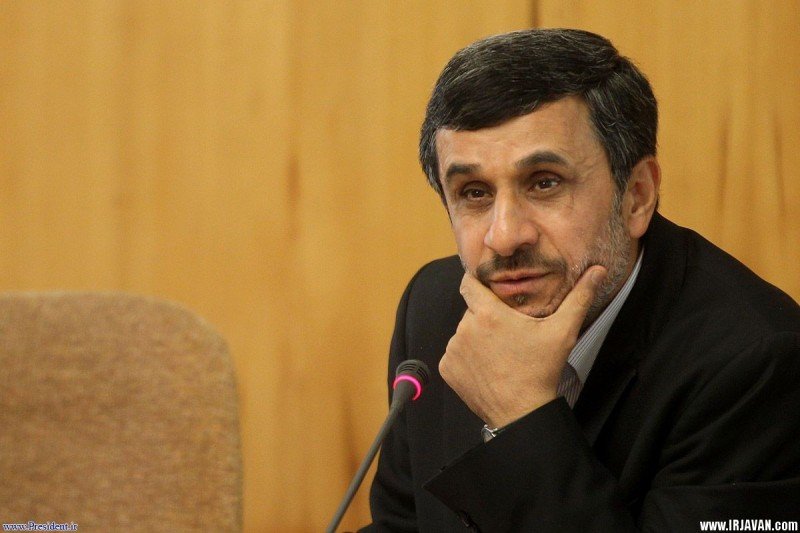 روزنامه نزدیک به سپاه: خاتمی علیه اسرائیل موضع گرفت، احمدی‌نژاد هنوز زبان در کام گرفته!