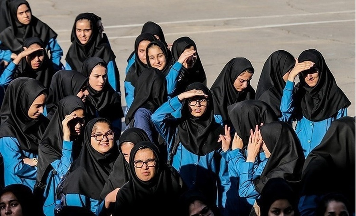 استفاده مدیران یک مدرسه دخترانه در تهران از موبایل‌یاب