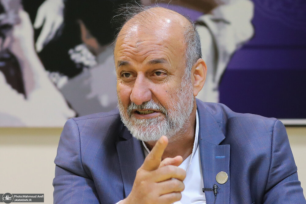 فعال اصولگرا: این جمله «بیایید با ما وحدت کنید» خیلی زشت است