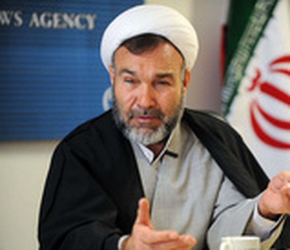 نماینده ادوار مجلس: اصلاح‌طلبان پرچم اصلاحات را دست روحانی نمی‌دهند