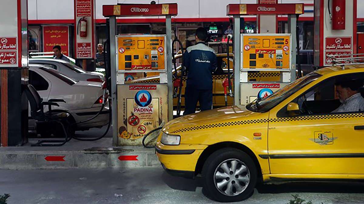 ۴۰ درصد پمپ بنزین‌ها قابلیت سوخت‌گیری با کارت سوخت را دارند