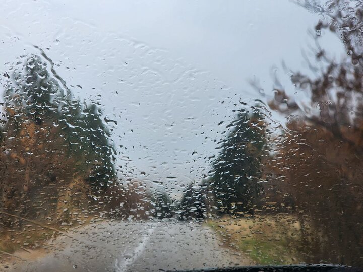 بارش باران و برف و مه آلودگی در استان / دمای ۱۵ شهر اصفهان زیر صفر می‌رسد