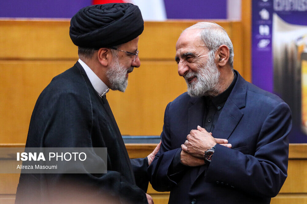 کیهان: افرادی که دولت رئیسی را فسادزا می‌نامند، بی‌شرم و وقیح هَستند