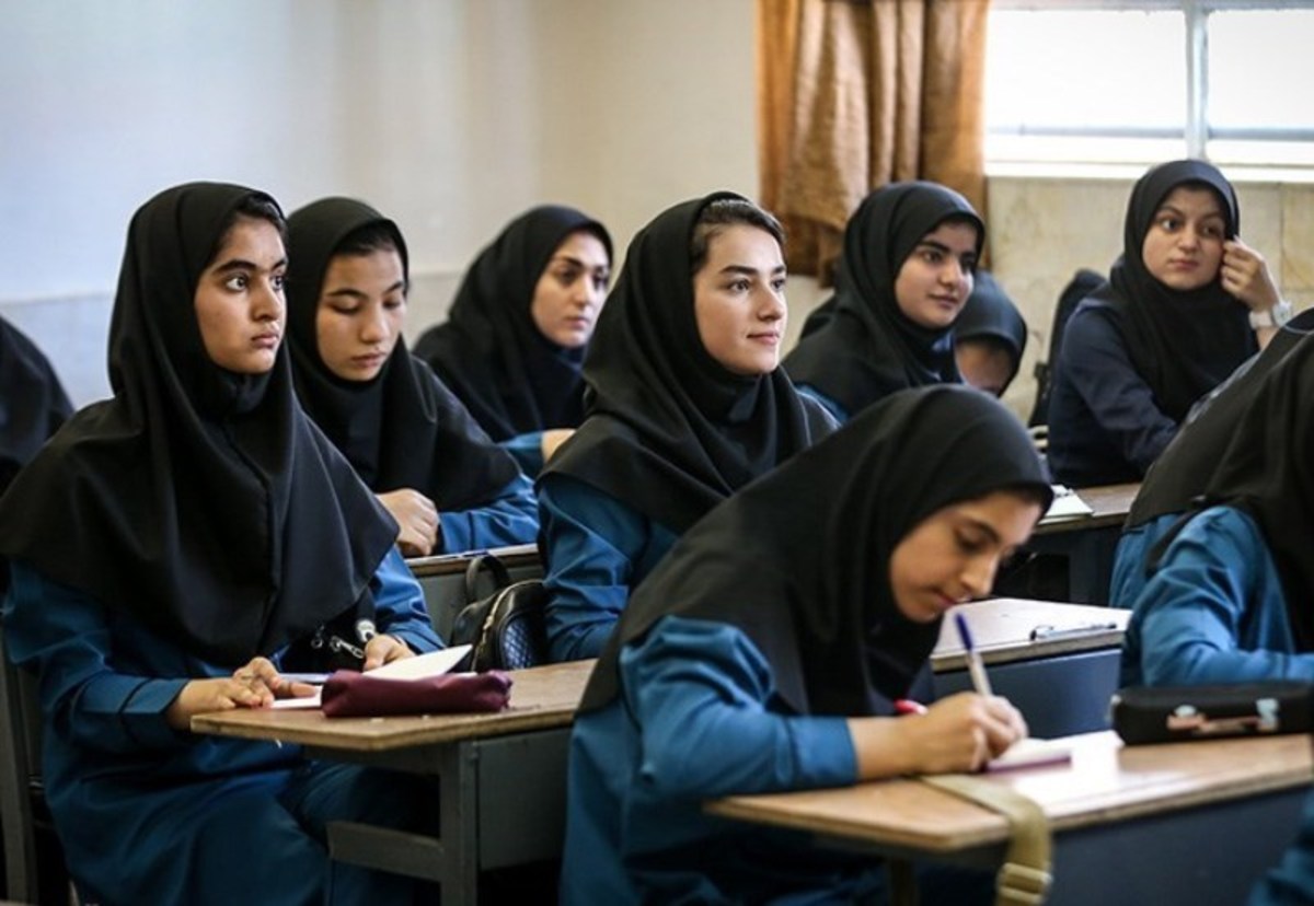 دانش‌آموزان باید با لباس اسلامی آشنا شوند
