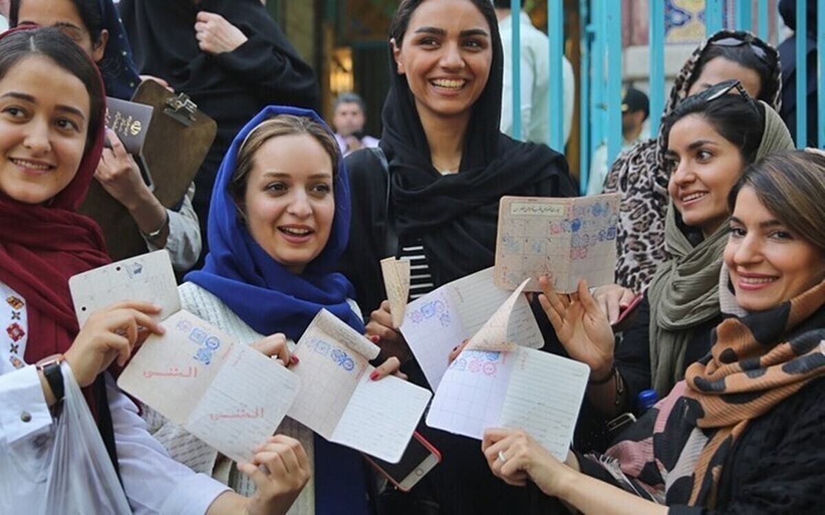 روزنامه اصولگرا: زنان بی‌حجاب فعلاً بیایند رای بدهند، بعد از انتخابات با آنان برخورد می‌شود