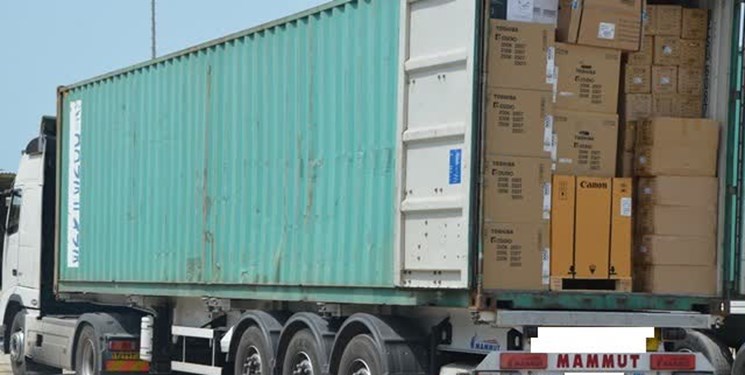 پارک کامیون حامل بار قاچاق در خیابان، قاچاقچی را لو داد