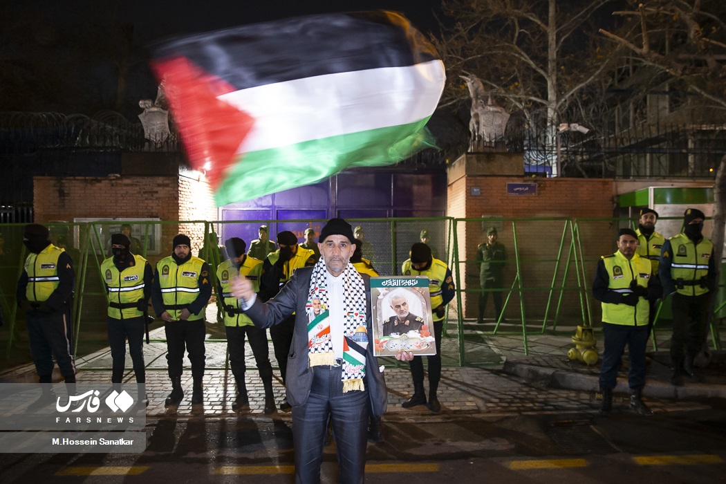 حسن کردمیهن: تجمعات سفارت انگلیس هیچ ربطی به من ندارد / بالاغیرتا از ما بکشید بیرون