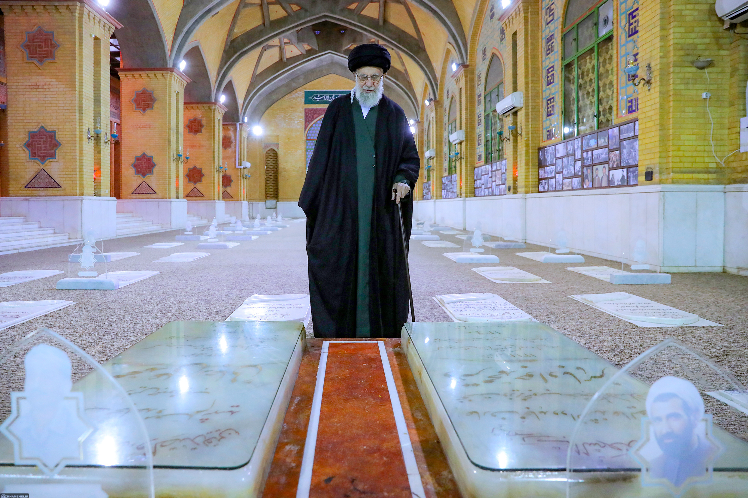 رهبر انقلاب: واقعاً خدا به ملّت ایران رحم کرد که این انقلاب رخ داد