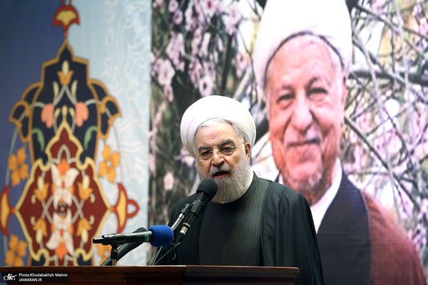 حسن روحانی: شورای نگهبان باز می‌خواهد آرای باطله رقیب نامزد اصلی انتخابات باشد؟ / چرا هر کس کوچکترین حمایتی از دولت ما کرده بود آن را ردصلاحیت کردید؟
