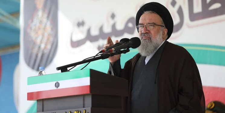 احمد خاتمی: دشمن در تلاش برای تبدیل کردن انتخابات به رفراندوم ضد انقلاب است